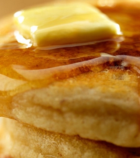 საყვარელი მურაბით ეს ბლინები საყვარელ საუზმედ იქცევა. მოამზადეთ და გემრიელად მიირთვით!