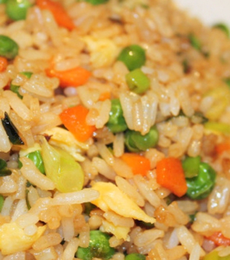 გემრიელად შეზავებული ბრინჯის კერძი, რომელიც ყოველდღე შეგიძლიათ, მიირთვათ.