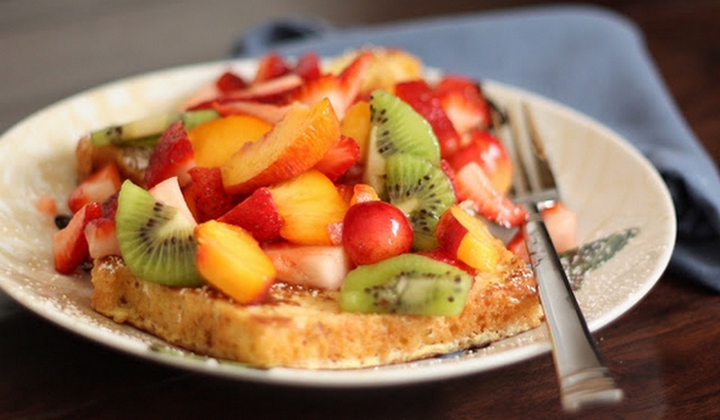 გააფორმეთ თქვენი საყვარელი ხილითა თუ ხილის ჯემით. ისაუზმეთ ფრანგულად! ისაუზმეთ გემრიელად!